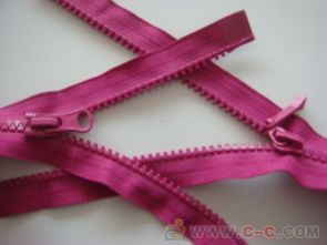 中國拉鏈?zhǔn)笾放婆c批發(fā)門襟樹脂拉鏈概覽